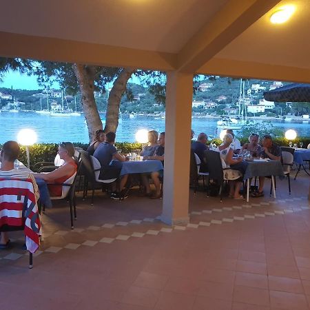 Hotel Paradise Punta Nečujam Kültér fotó